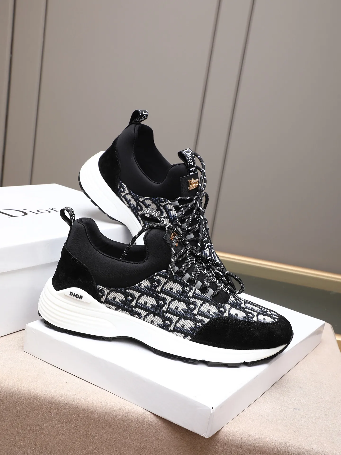 Men's shoes 💰440 💰Dior [Dior] 😘😘High-end series of casual men's shoes, simple and elegant👍👍👍The upper is made of first-layer genuine leather spliced ​​with Dior's special material [sun][sun]; imported first-layer sheepskin lining; special outsole, wear-resistant, lightweight, the overall design is harmonious and unified without lacking personality 👣🌟✨You deserve it! 3 colors😍Sizes 38~44. (45 custom-made) The picture above is a big seller🔥🔥🔥